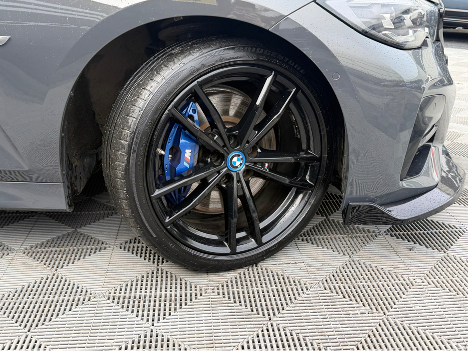 2022 BMW 3 Series - image 11