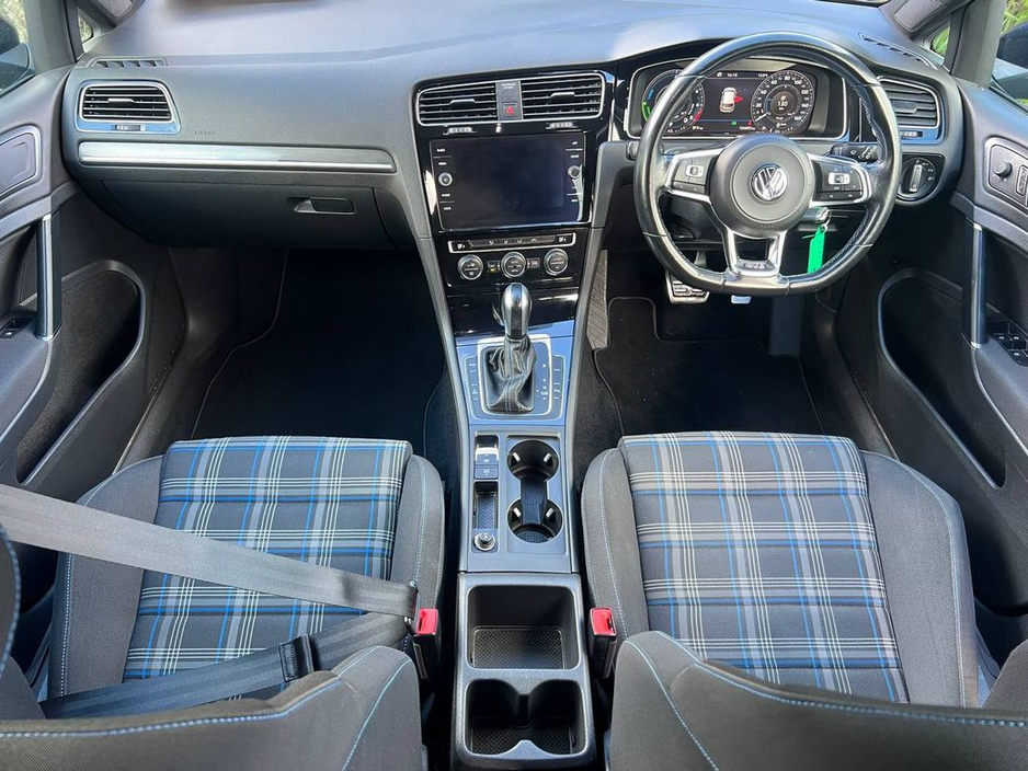 2020 Volkswagen Golf - image 10