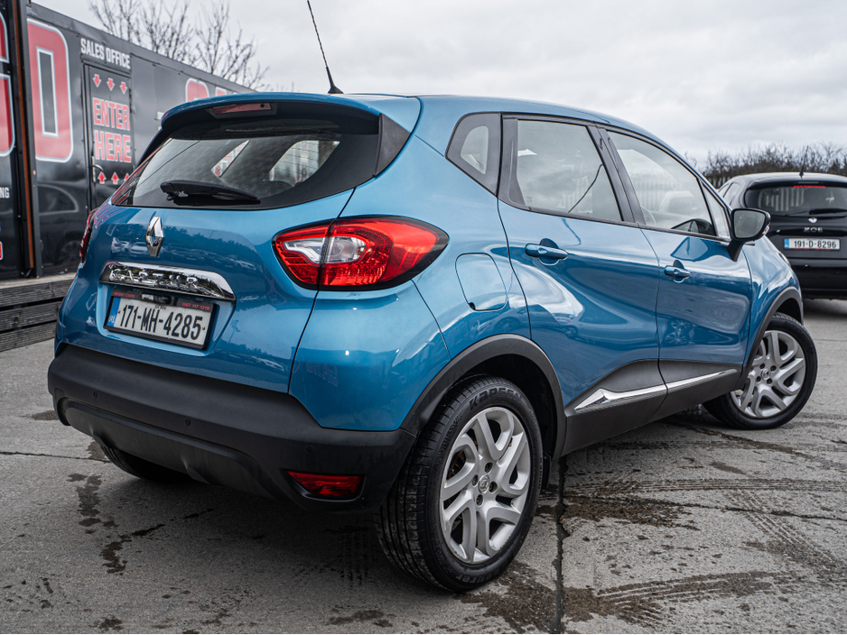 2017 Renault Captur - image 2