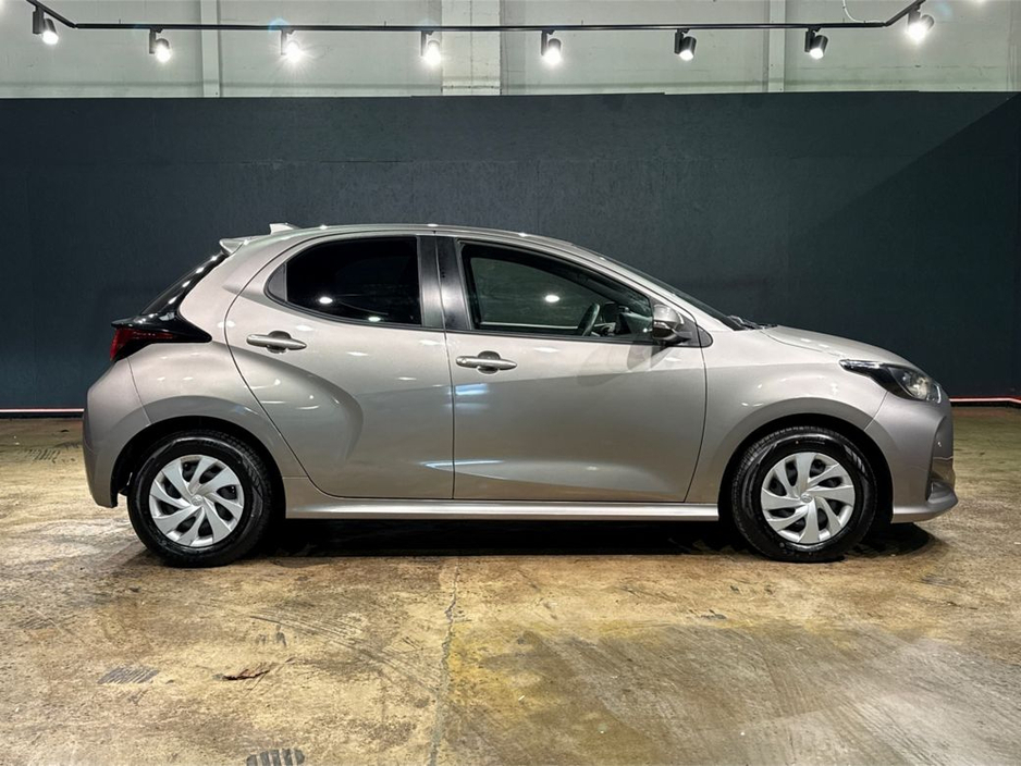 2021 Toyota Yaris - image 2