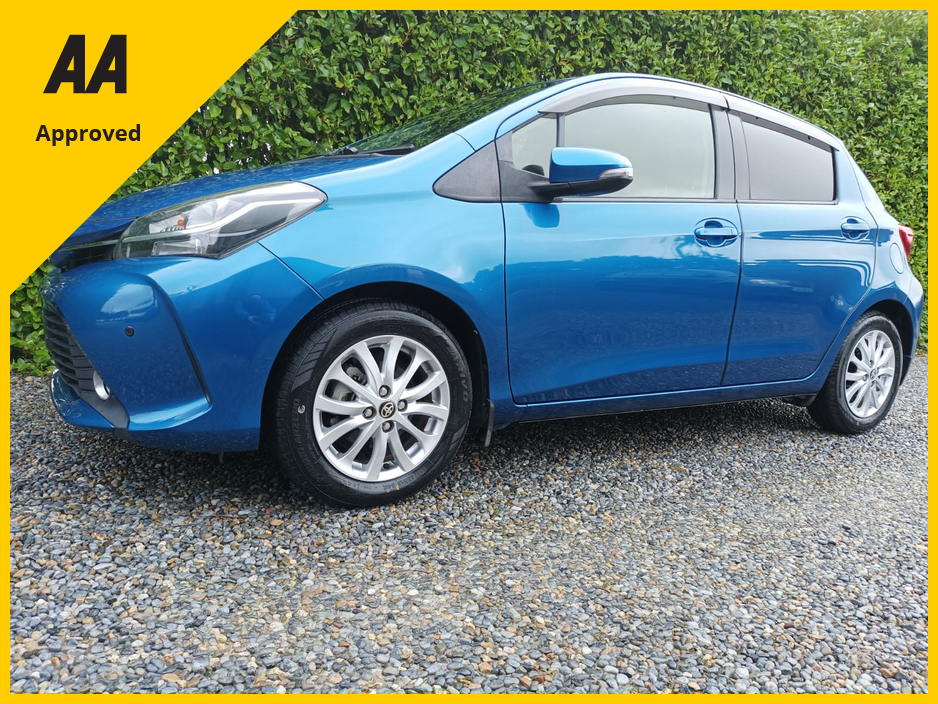 2016 Toyota Yaris ULTIMATE 1.3  PETROL AUTOMATIC LOW MILEAGE HIGH SPEC MULTIFUNCTION STEERING WHEEL ALLOY WHEELS LED HEADLIGHTS FACTORY IMMOBILISER PROXIMITY KEYS 2 FACTORY REMOTE KEYS 2 YEARS NCT 1 YEAR ROAD TAX €12,995