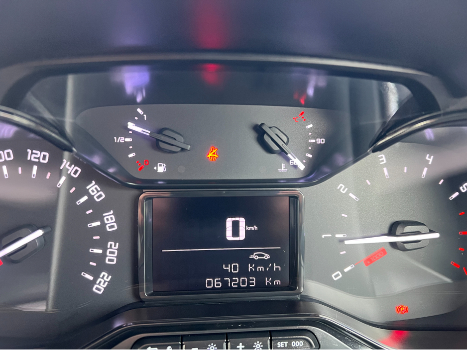 2023 Citroen Berlingo - image 16