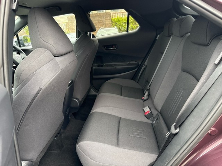 2024 Toyota C-HR NEW MODEL HYBRID SPORT // HEATED SEATS // APPLE CARPLAY/ANDROID AUTO // FULL WARRANTY €36,945