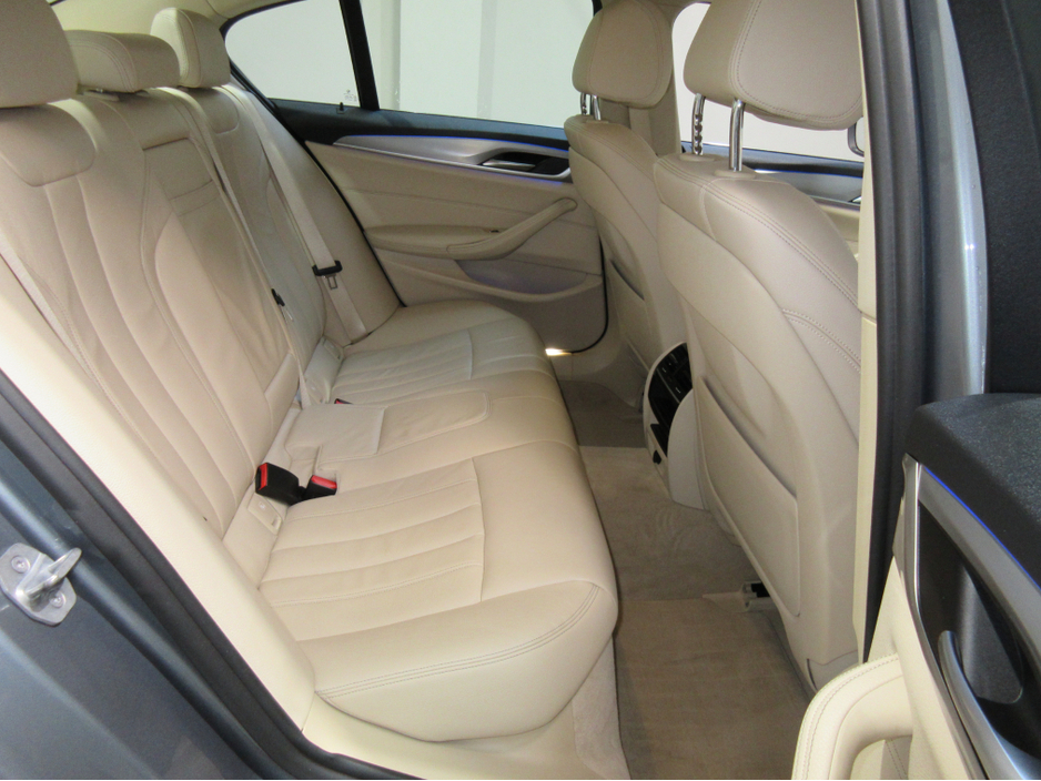 2018 BMW 5 Series - image 16
