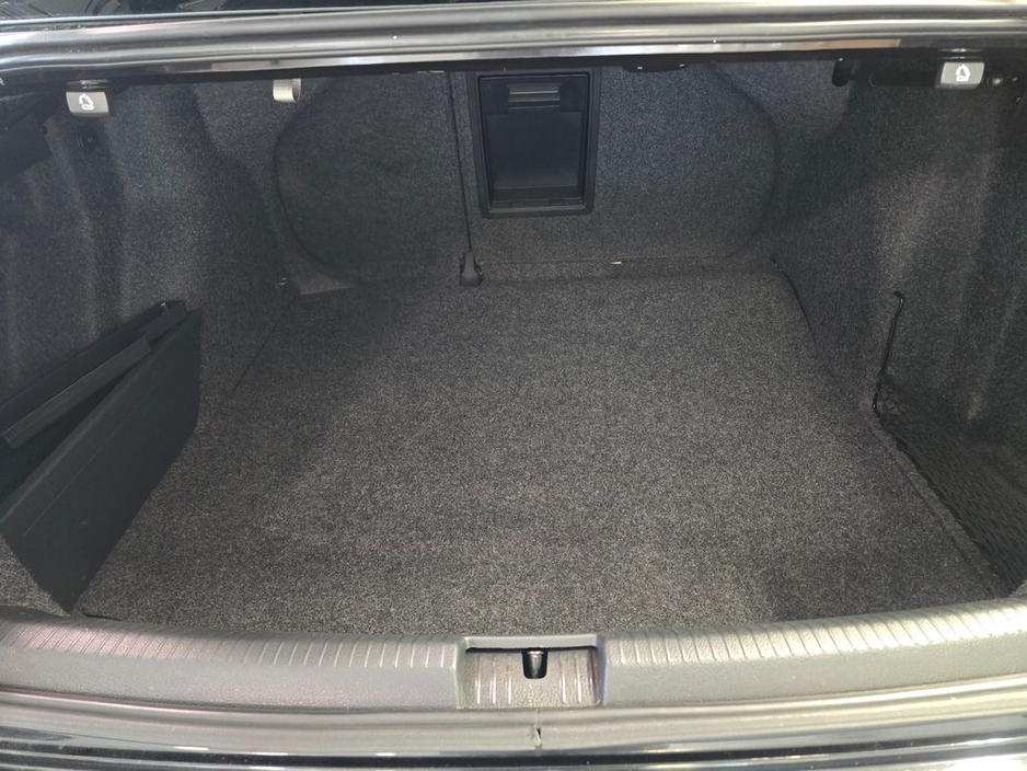 2017 Volkswagen Jetta - image 6