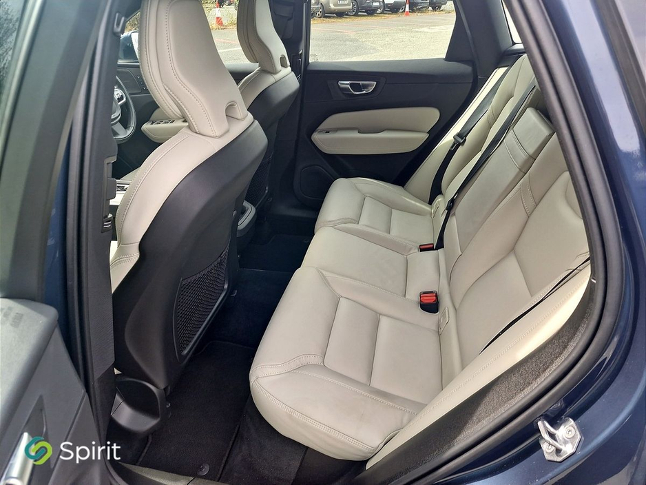 2021 Volvo XC60 - image 5