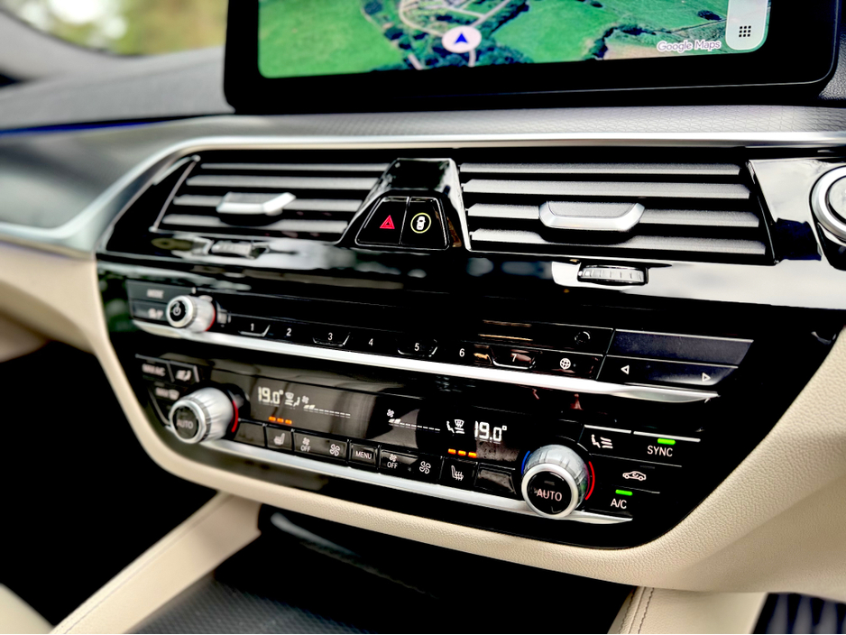 2021 BMW 5 Series - image 20