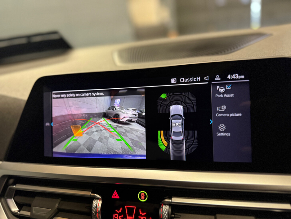 2022 BMW 3 Series - image 12