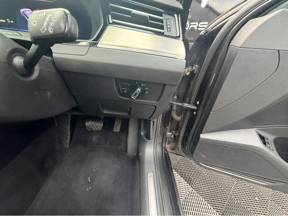 2018 Volkswagen Passat - image 24