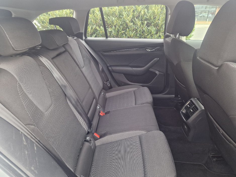 2021 Skoda Octavia - image 18