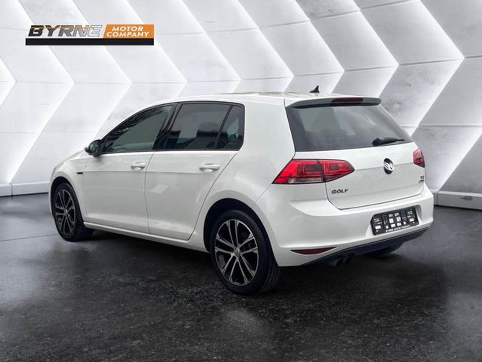 2015 Volkswagen Golf - image 3