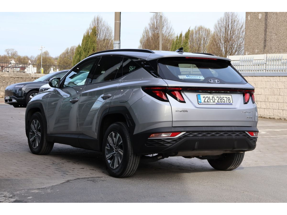 2022 Hyundai Tucson - image 3