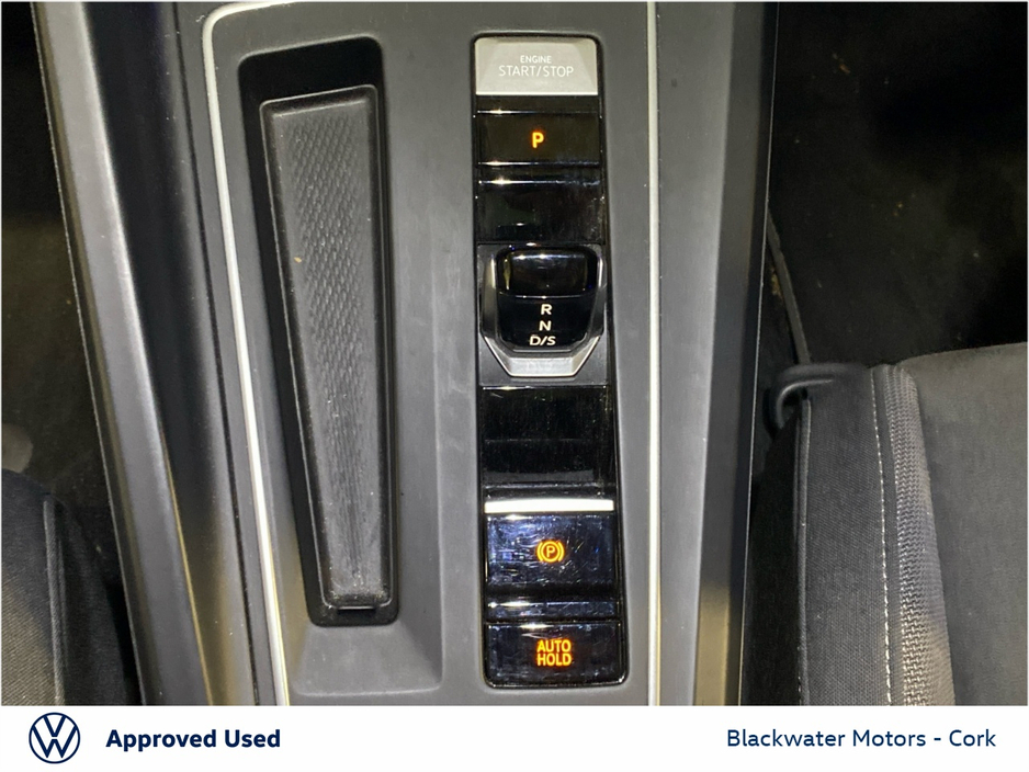 2021 Volkswagen Golf - image 22