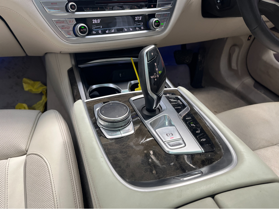 2018 BMW 7 Series - image 24