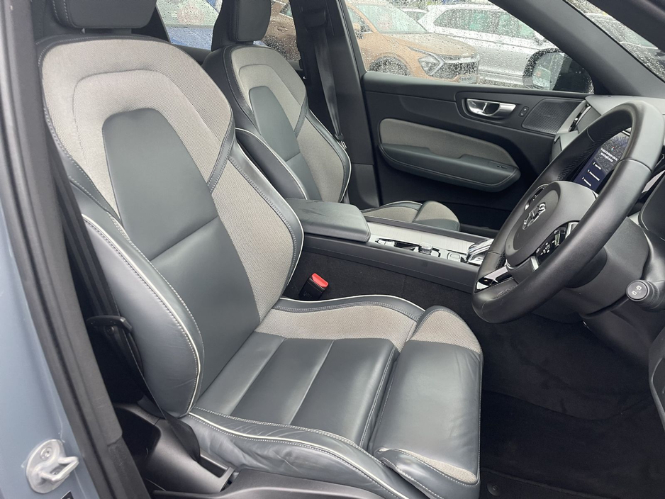 2023 Volvo XC60 Plus