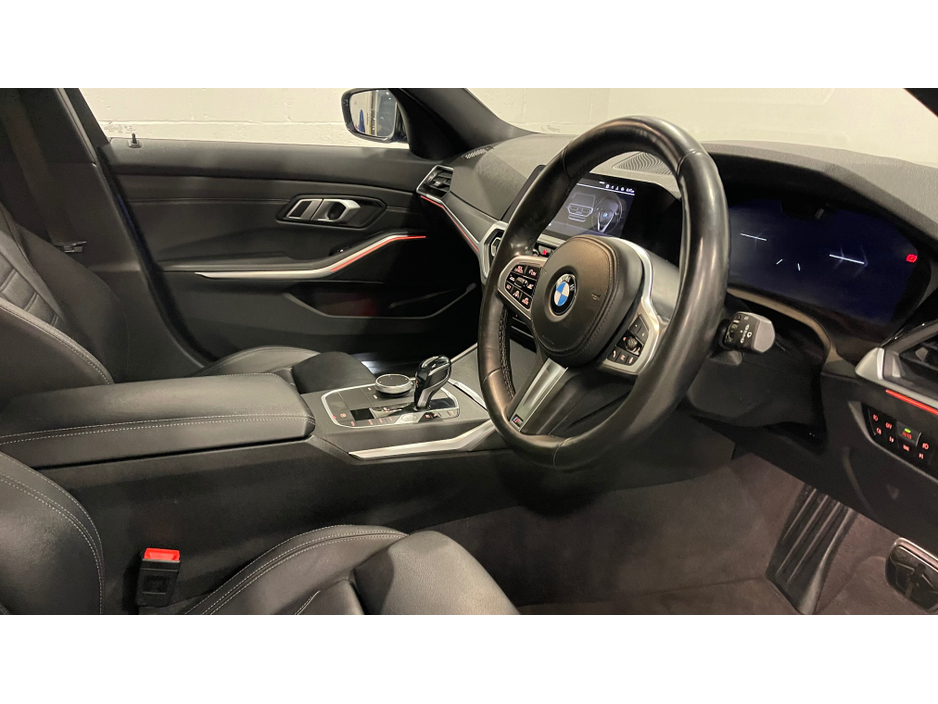 2021 BMW 3 Series - image 32
