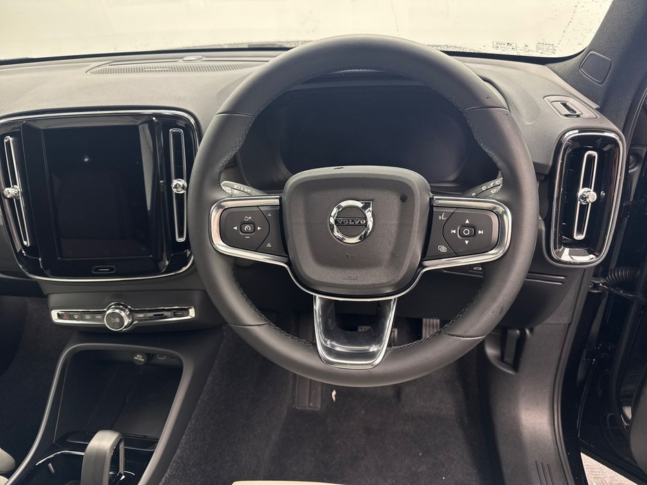 2026 Volvo EX40 - image 13
