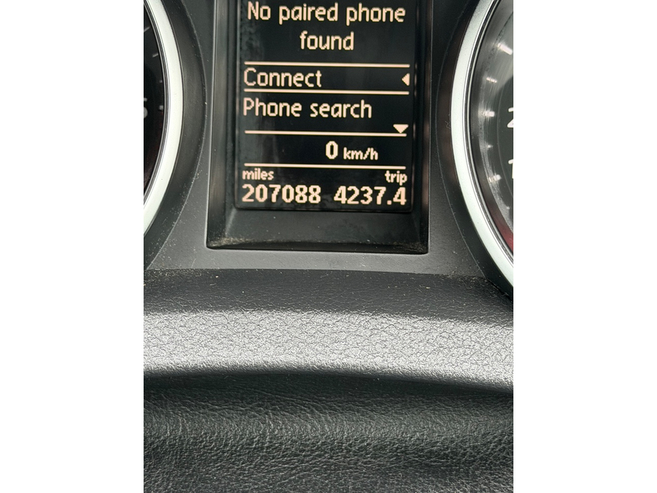 2012 Volkswagen Golf - image 5