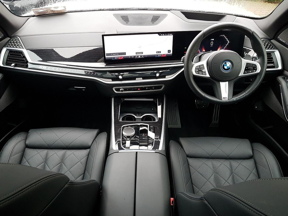 2025 BMW X5 - image 4