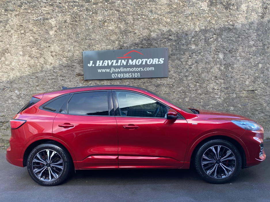 2022 Ford Kuga - image 3