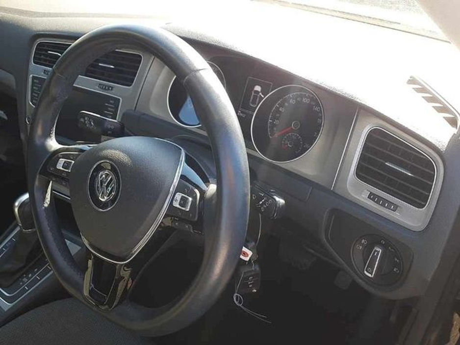 2015 Volkswagen Golf - image 3