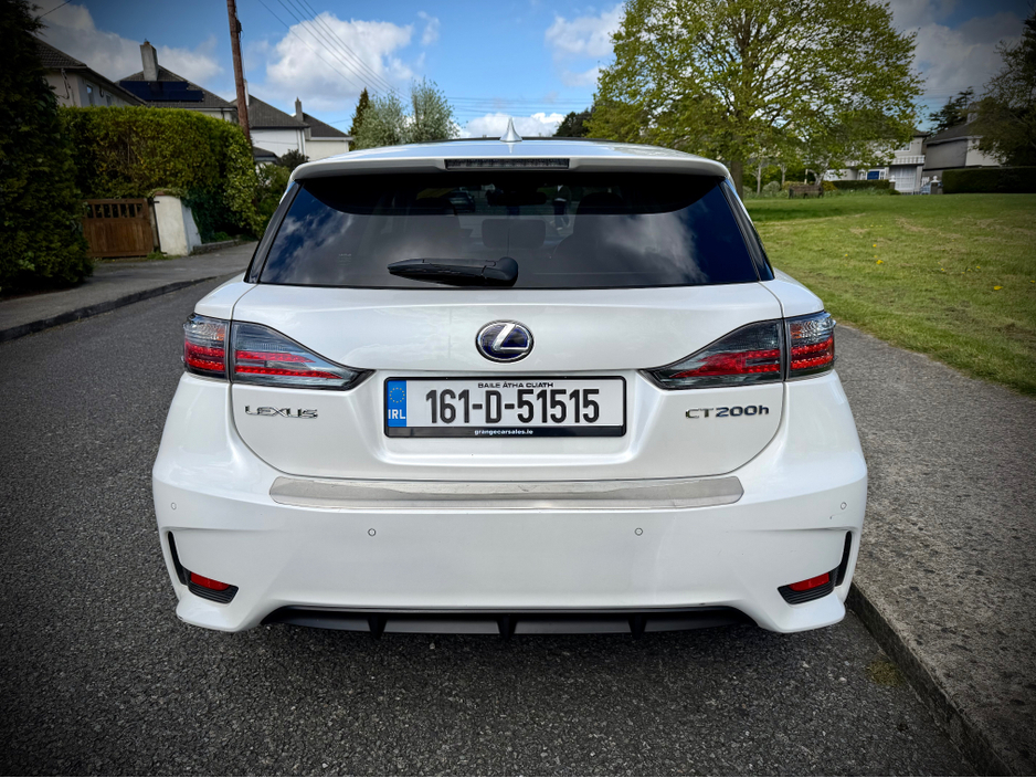 2016 Lexus CT 200 h - image 6
