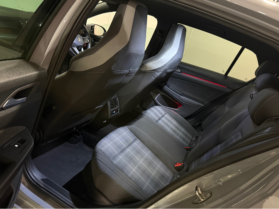 2022 Volkswagen Golf - image 16