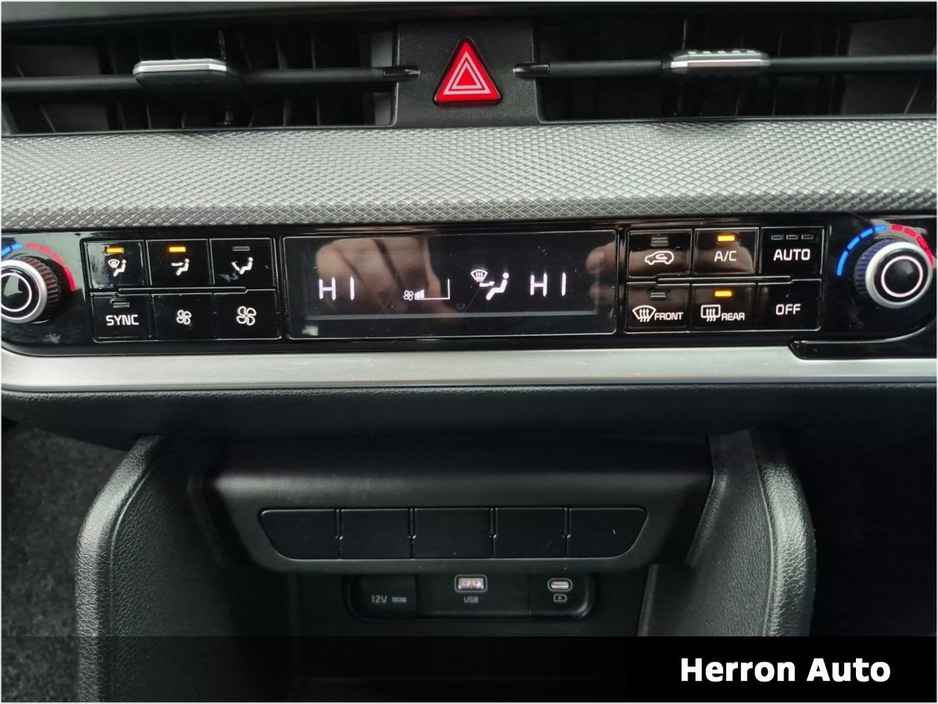 2022 Kia Sportage - image 13