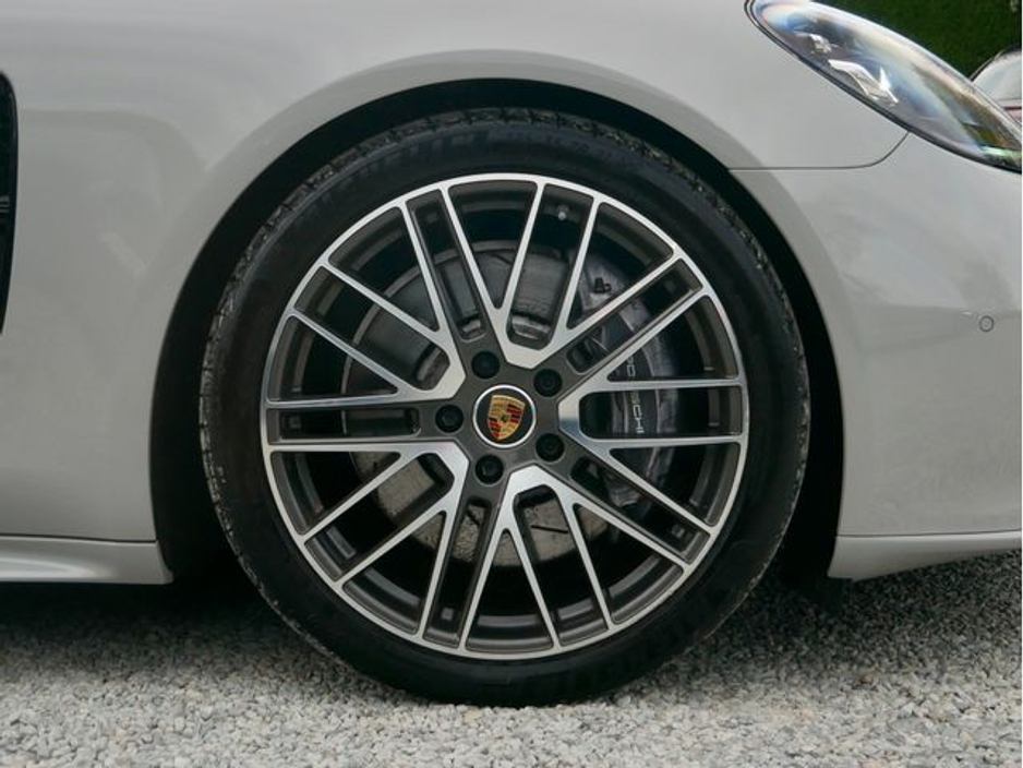 2023 Porsche Panamera - image 14