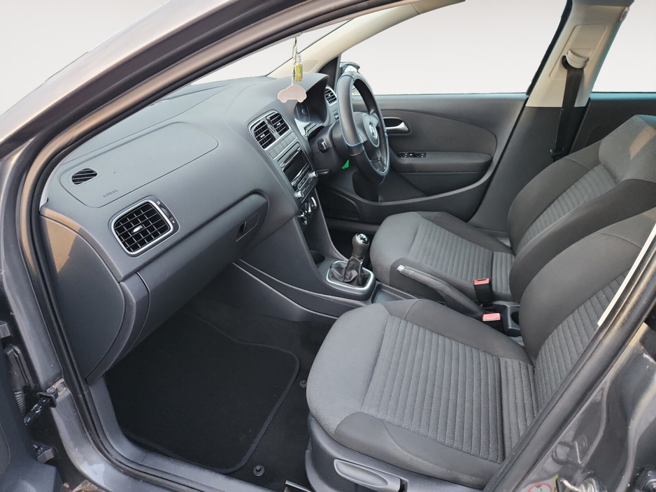 2013 Volkswagen Polo - image 12