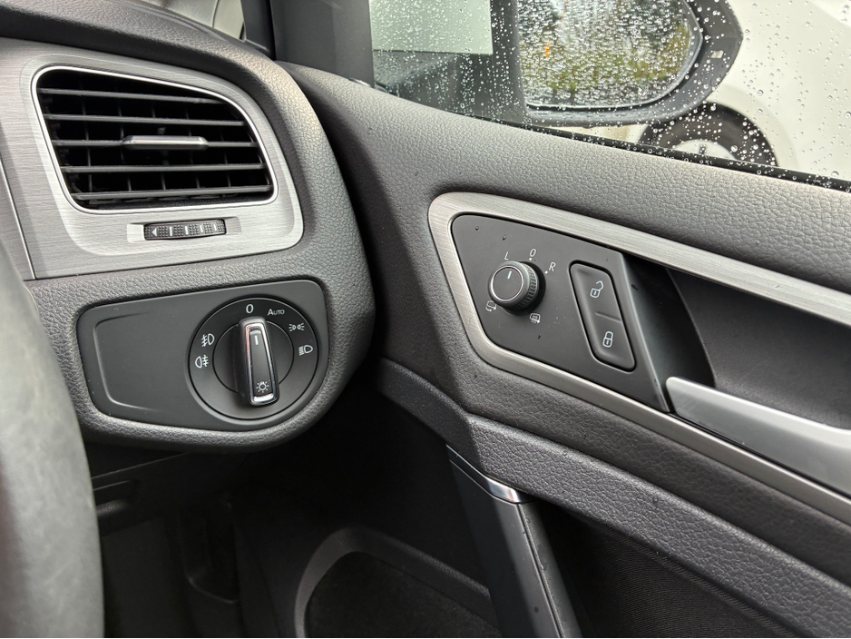 2015 Volkswagen Golf - image 15