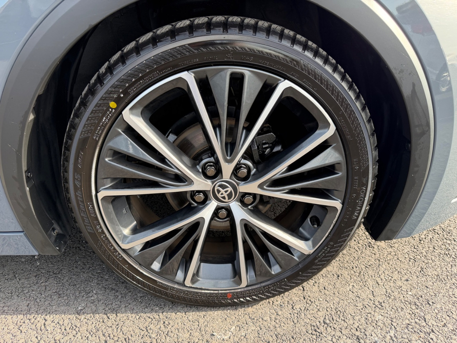 2023 Toyota Prius - image 13