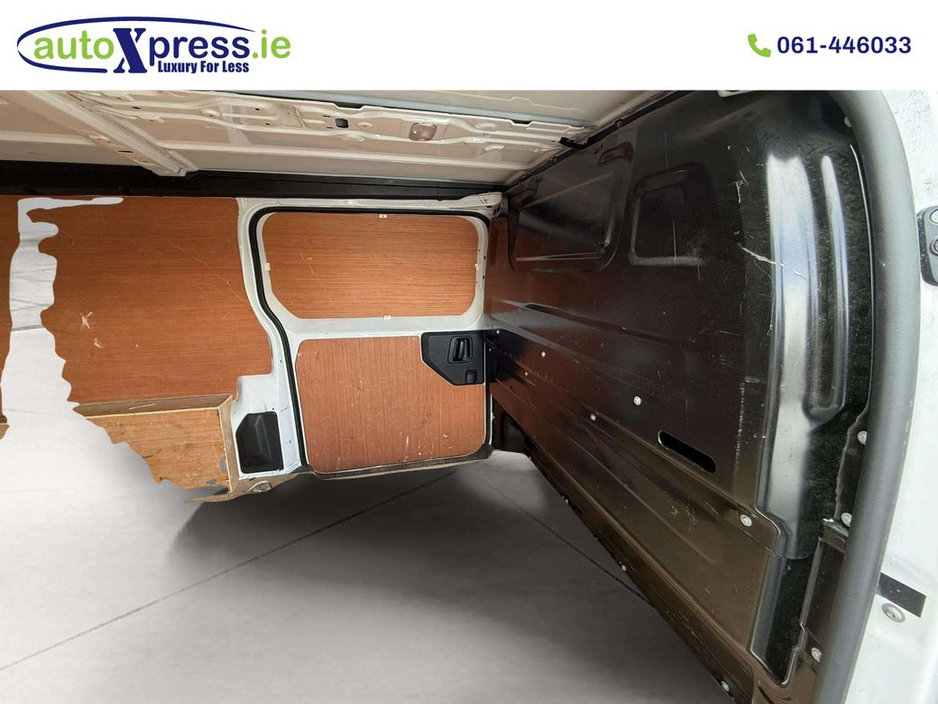 2022 Opel Vivaro - image 6