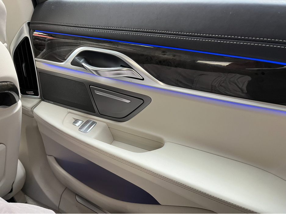 2018 BMW 7 Series - image 17