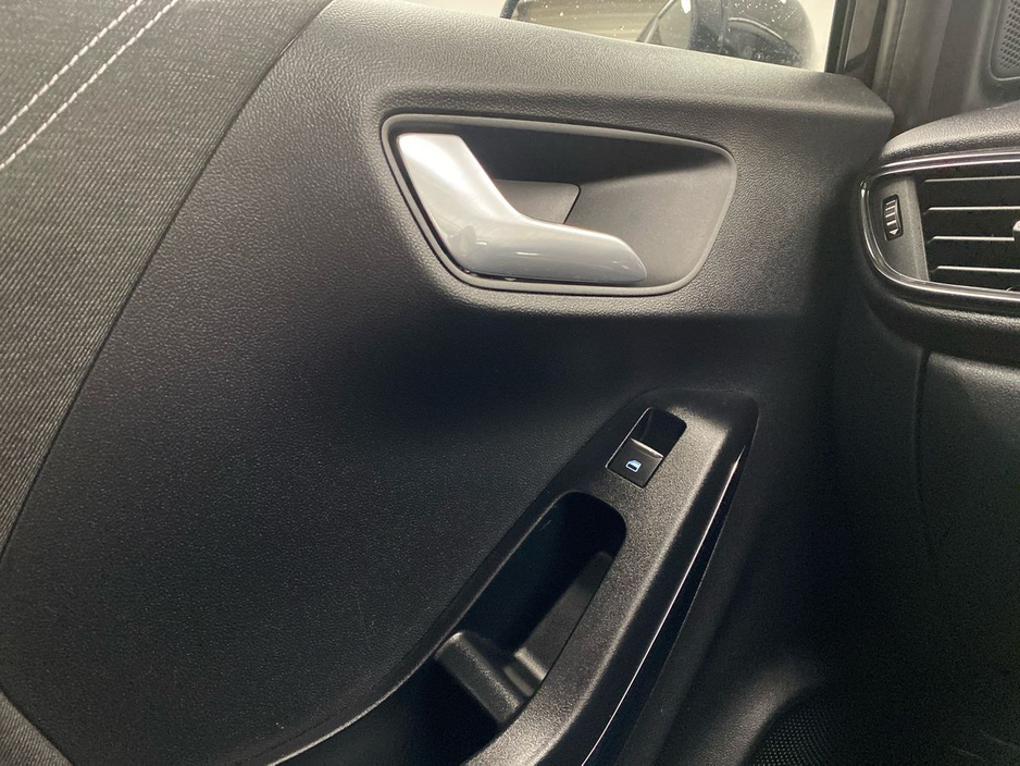 2022 Ford Puma - image 11