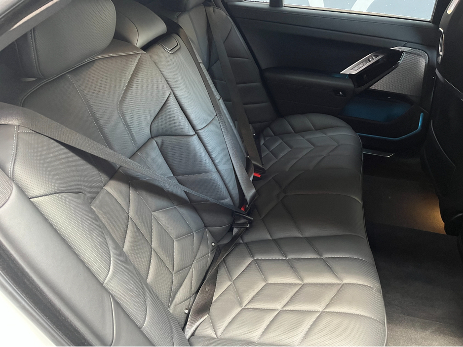 2024 BMW i7 - image 20