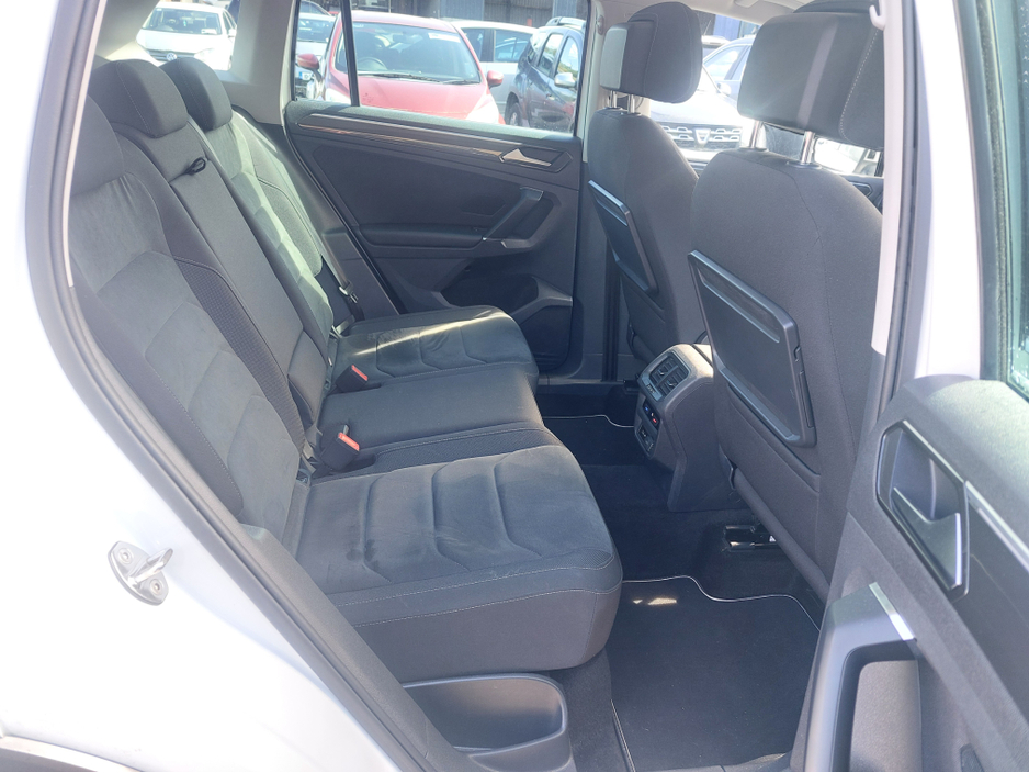 2018 Volkswagen Tiguan - image 4