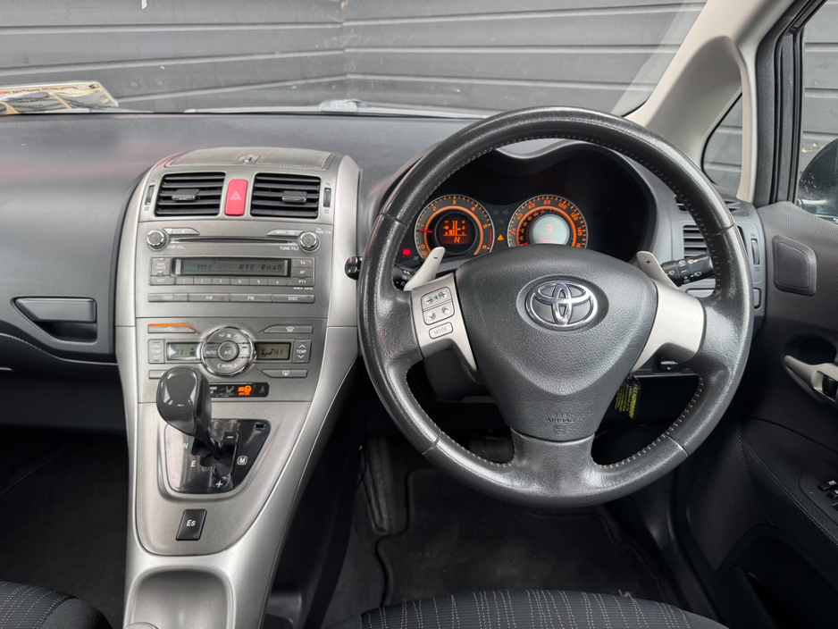 2009 Toyota Auris - image 12