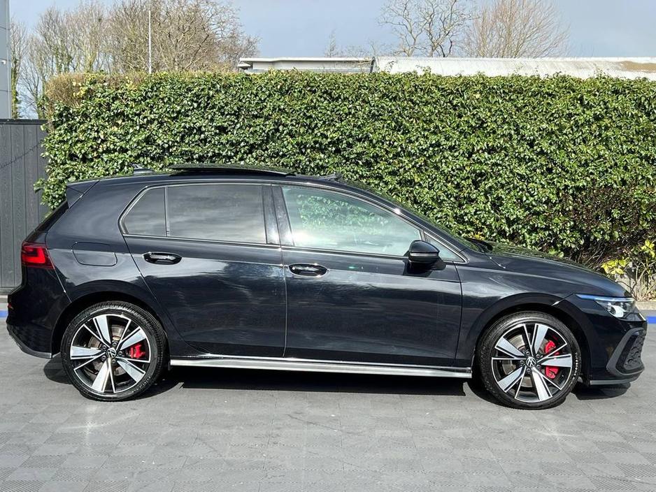 2023 Volkswagen Golf - image 4