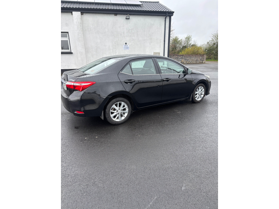 2016 Toyota Corolla - image 4