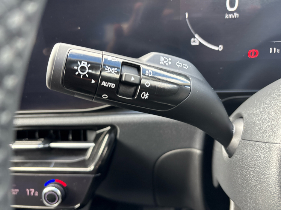 2025 Kia Niro - image 16