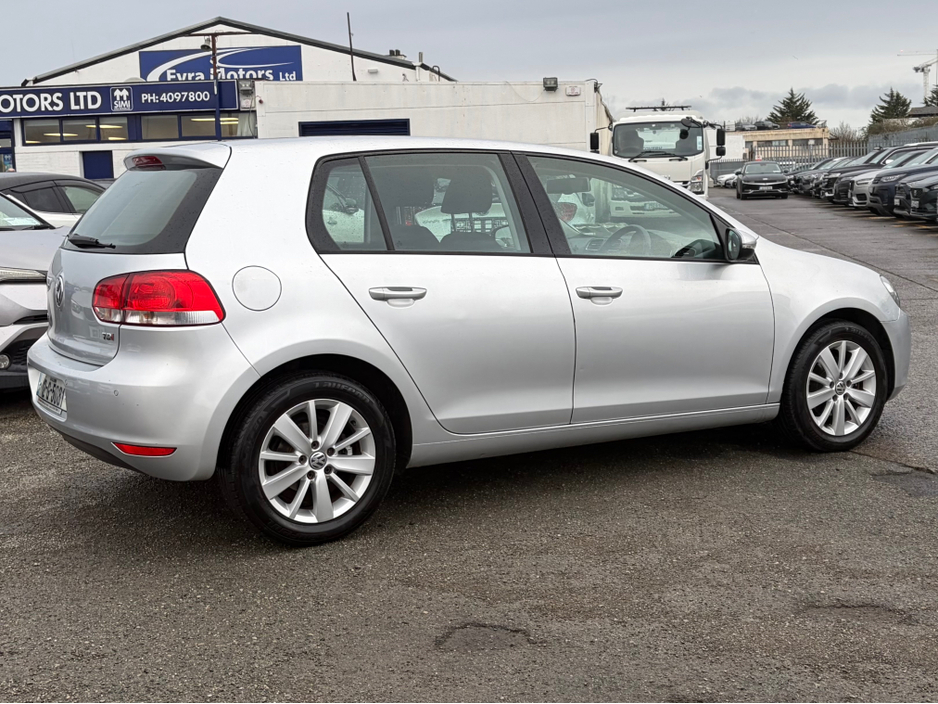 2012 Volkswagen Golf - image 4