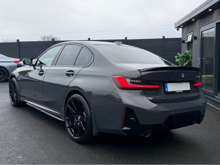 2023 BMW 3 Series - image 10