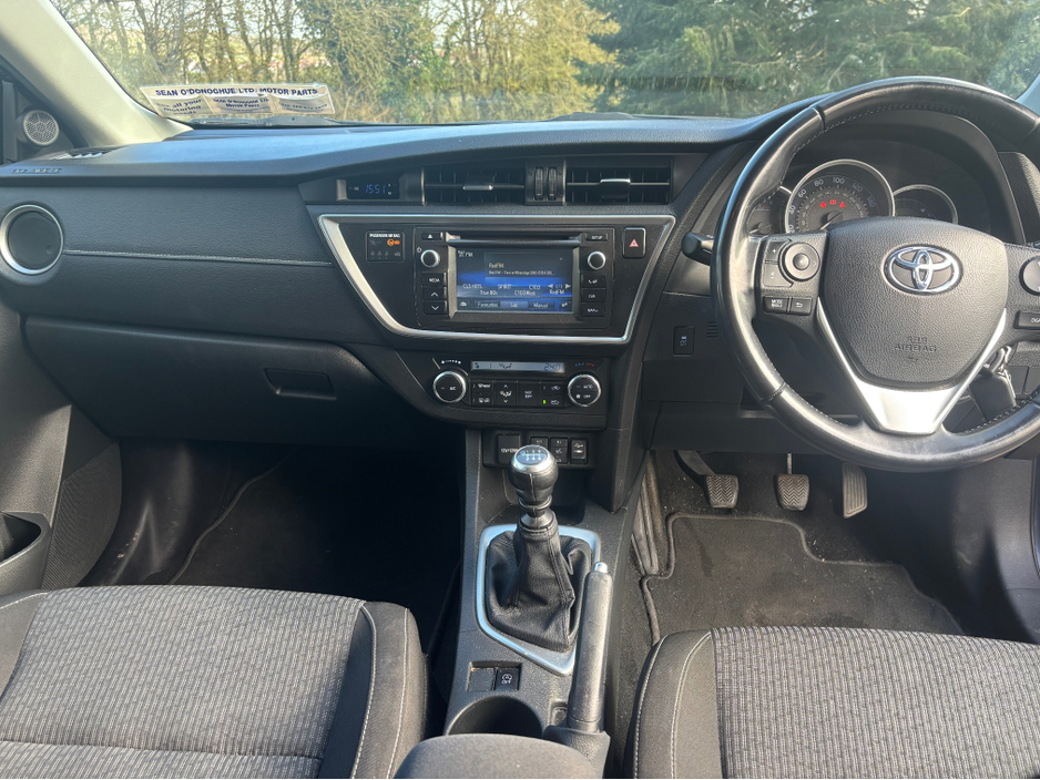 2014 Toyota Auris - image 12