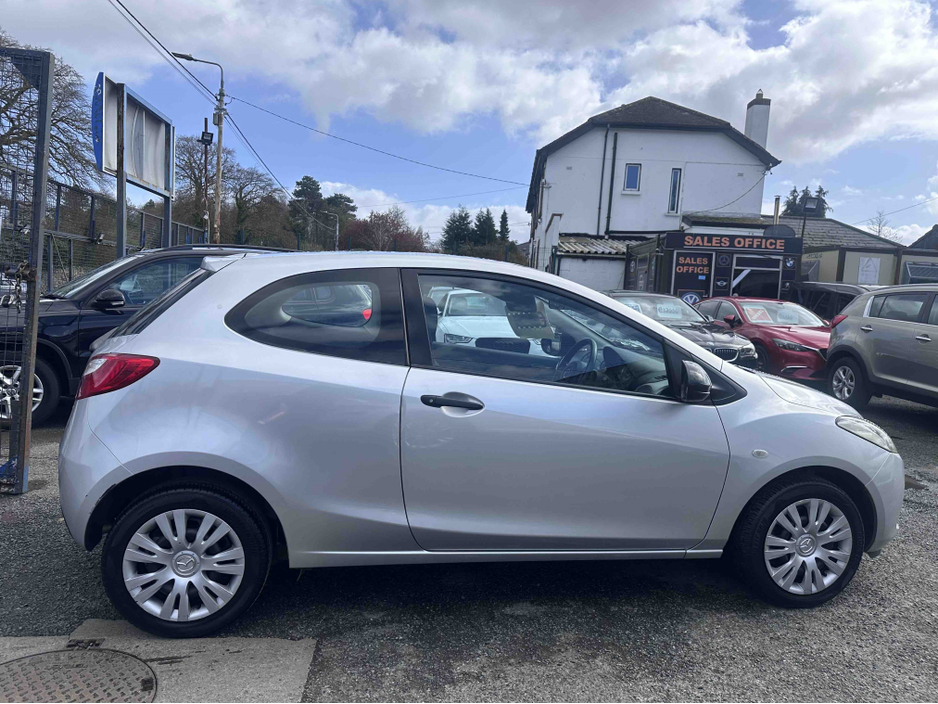 2010 Mazda Mazda2 - image 6