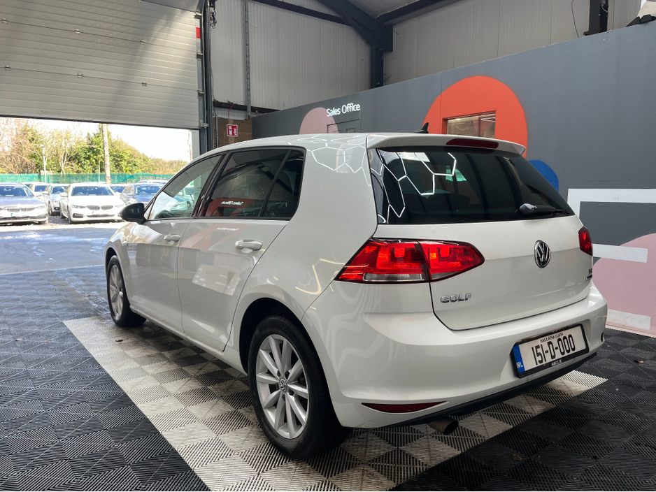 2015 Volkswagen Golf - image 4