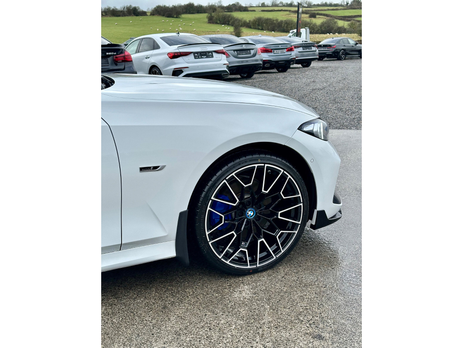 2022 BMW 3 Series - image 14