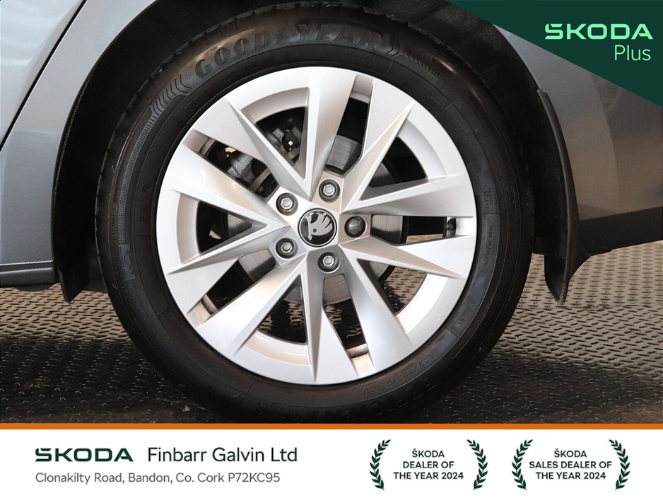 2025 Skoda Octavia - image 9