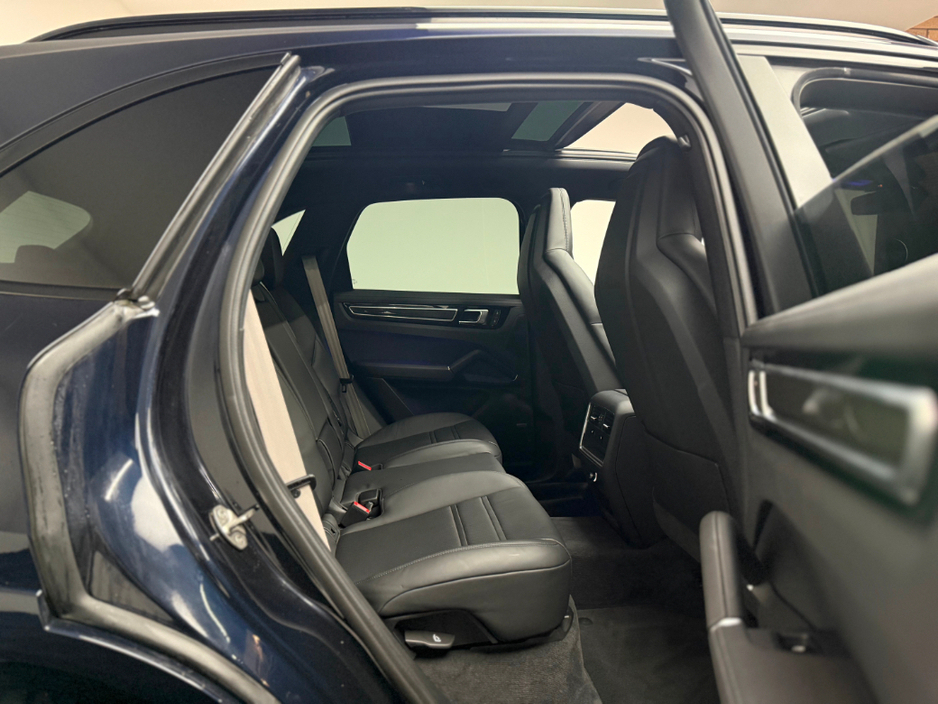 2023 Porsche Cayenne PLATINUM ED 3.0 V6 E-HYBRID *HUGE SPEC* €87,990