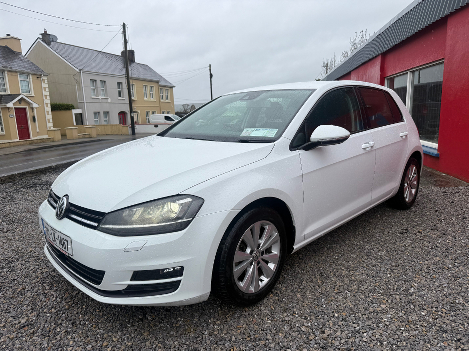 2013 Volkswagen Golf - image 3